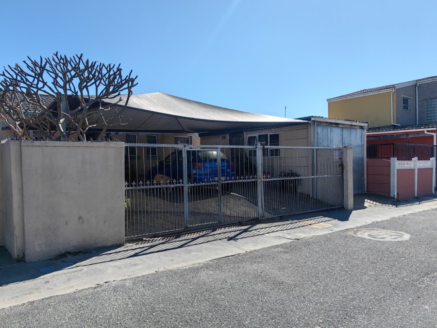 5 Bedroom Property for Sale in Beacon Valley Western Cape